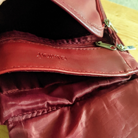 Buxton Red Leather Shoulder Bag - Picture 3 of 10